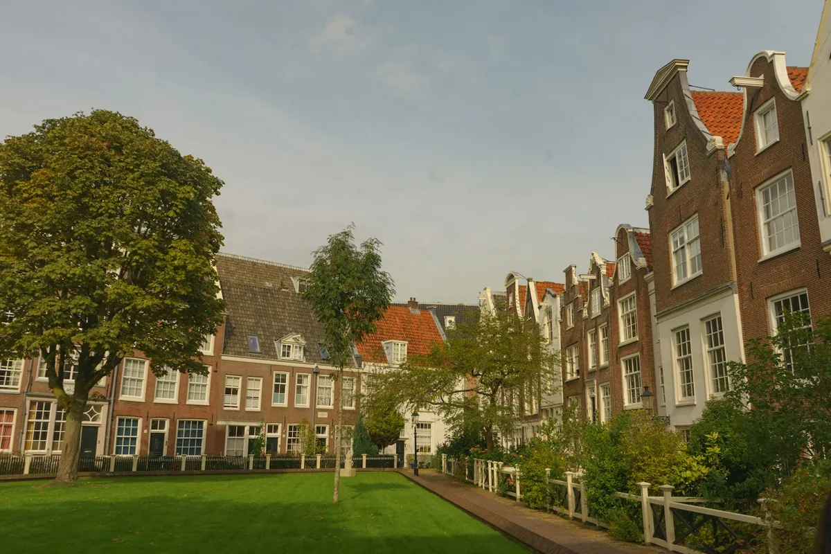 A green, quiet corner on the edge of historic Bruges